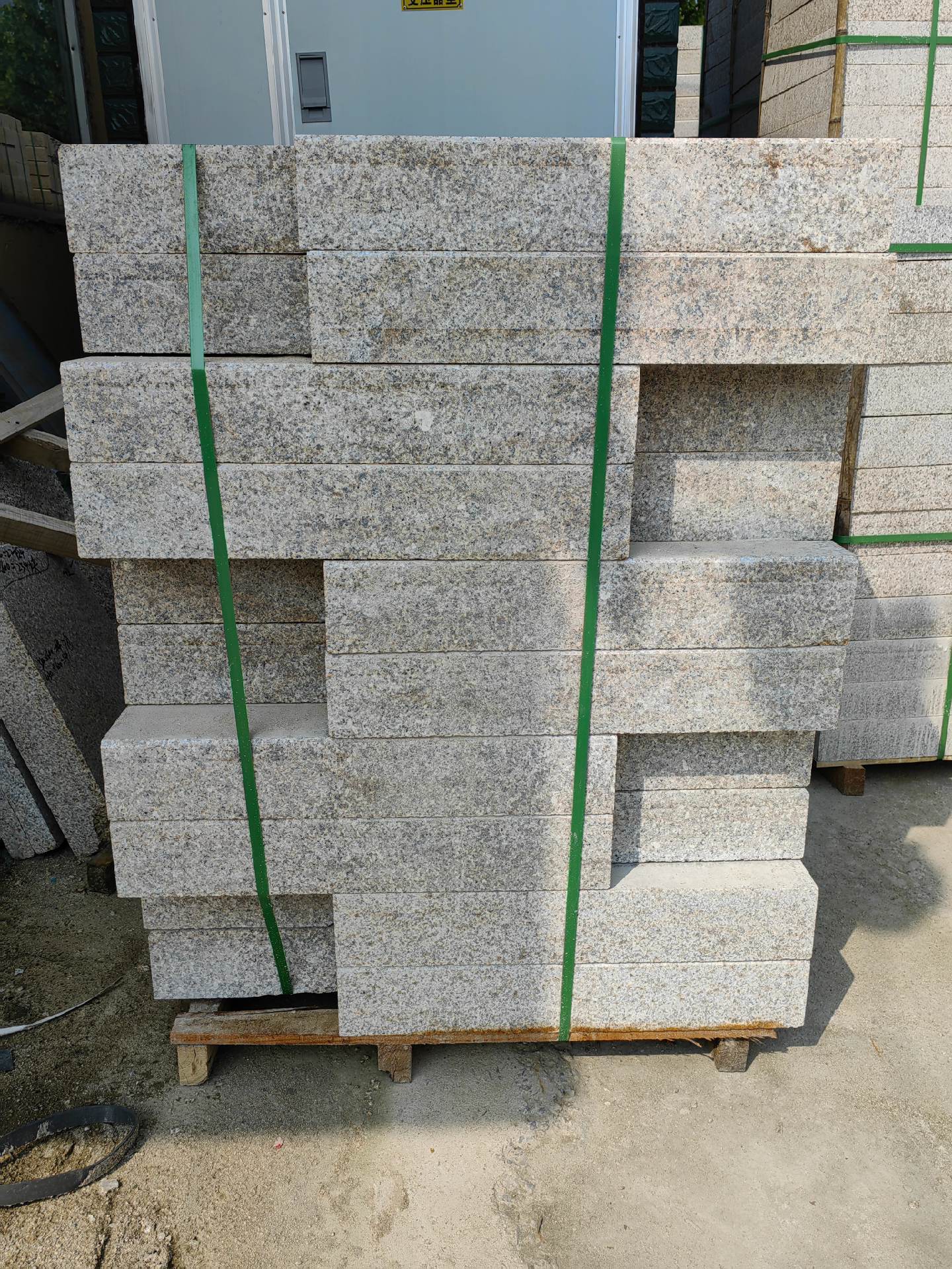 黃銹石干掛外墻價(jià)格65-95元